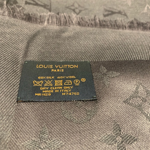 Louis Vuitton Shine Monogram Shawl - Picture 11 of 12